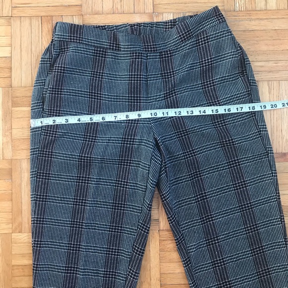 Old Navy Cropped Plaid Pants - Picture 8 of 10